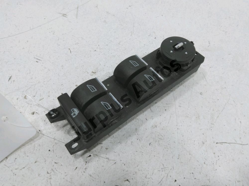 Commande leve-vitre avant gauche