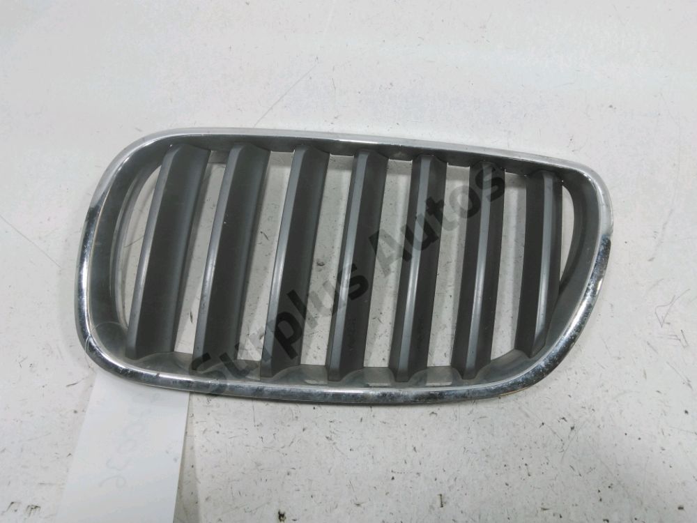 Grille de calandre gauche