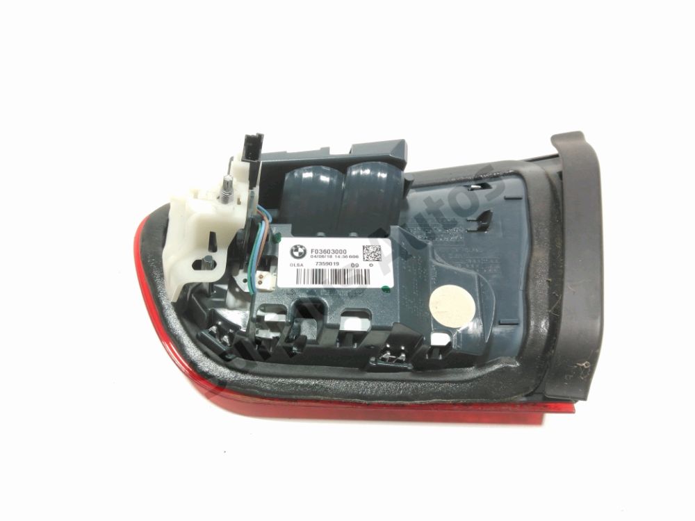 Feu arrière intérieur gauche