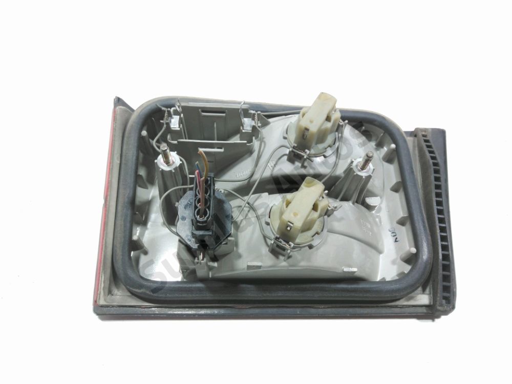 Feu arrière intérieur gauche