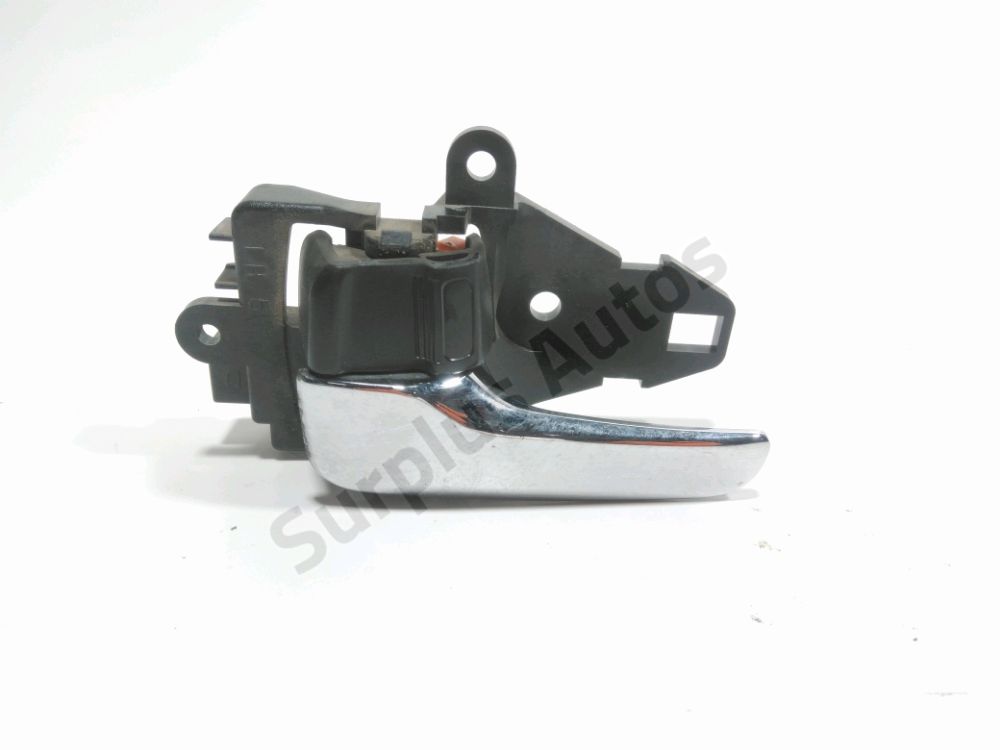 Poignee interieure porte avant gauche