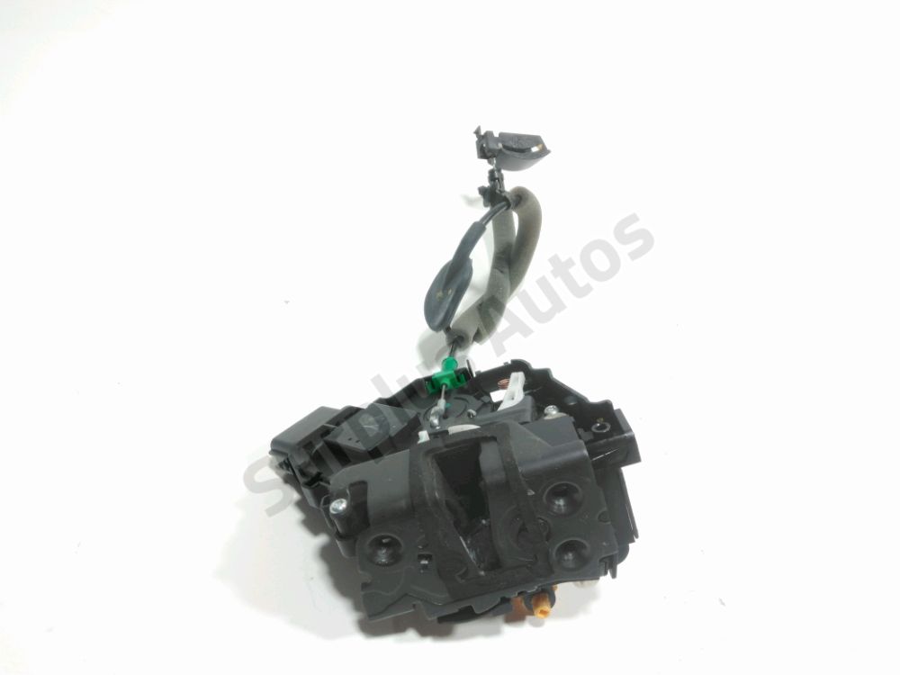 Serrure de porte avant droite