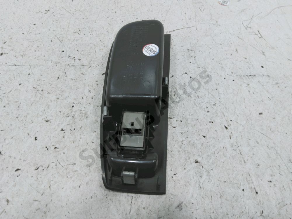 Commande lève-vitre avant droit