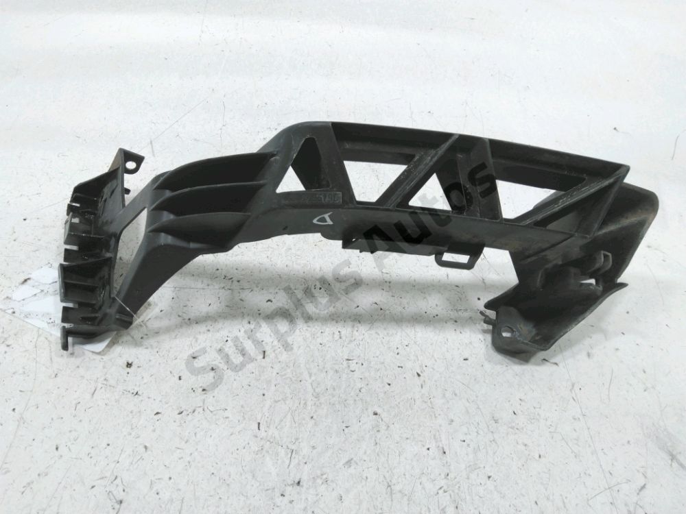 Support droit de pare-choc arrière