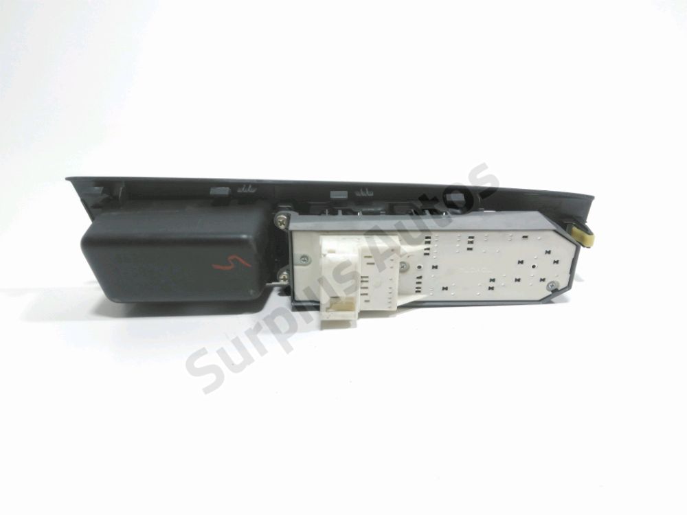 Commande lève-vitre avant gauche