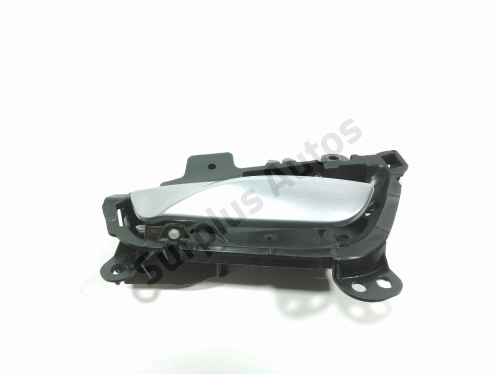 Poignee interieure porte avant gauche