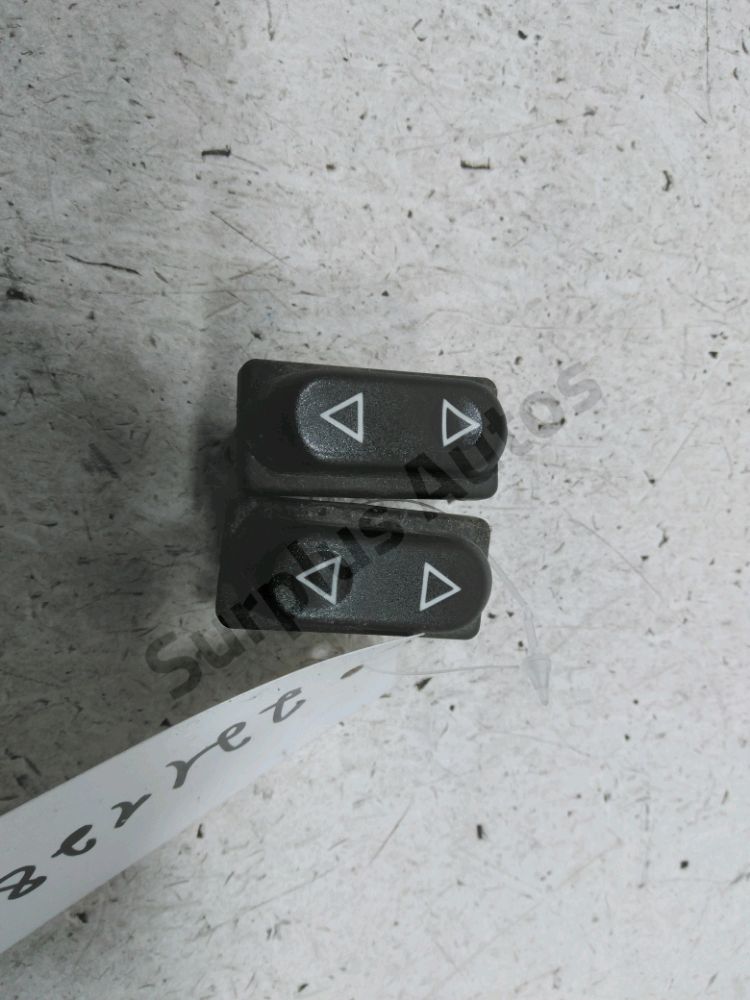 Commande lève-vitre avant gauche