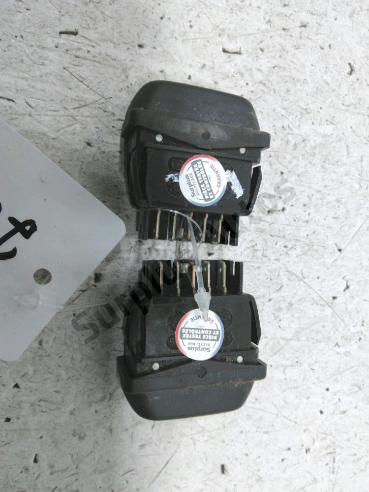 Commande lève-vitre avant gauche