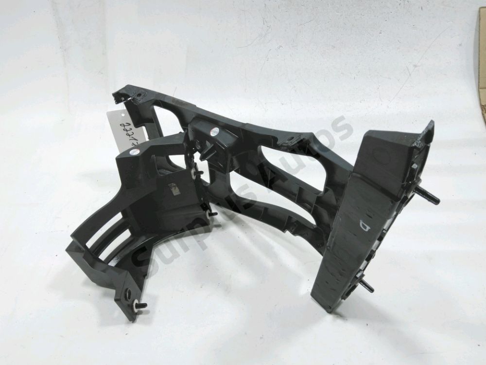 Support droit de pare-choc arrière