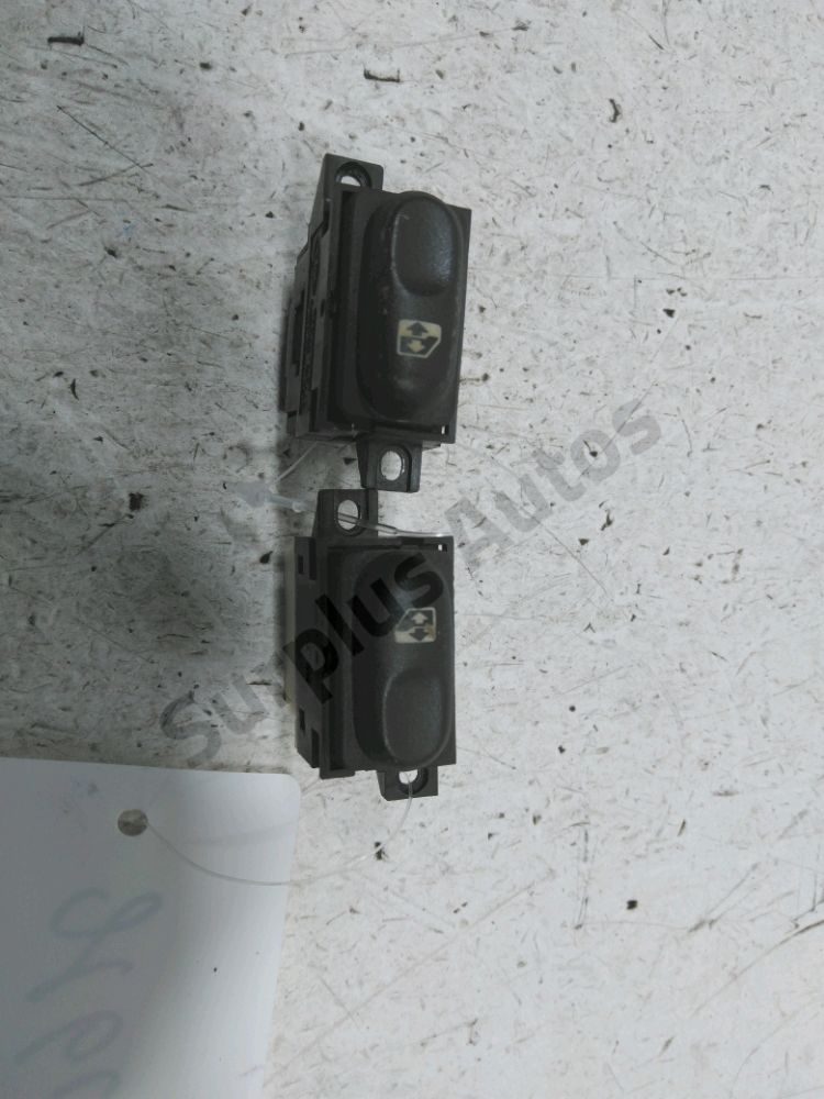 Commande lève-vitre avant gauche