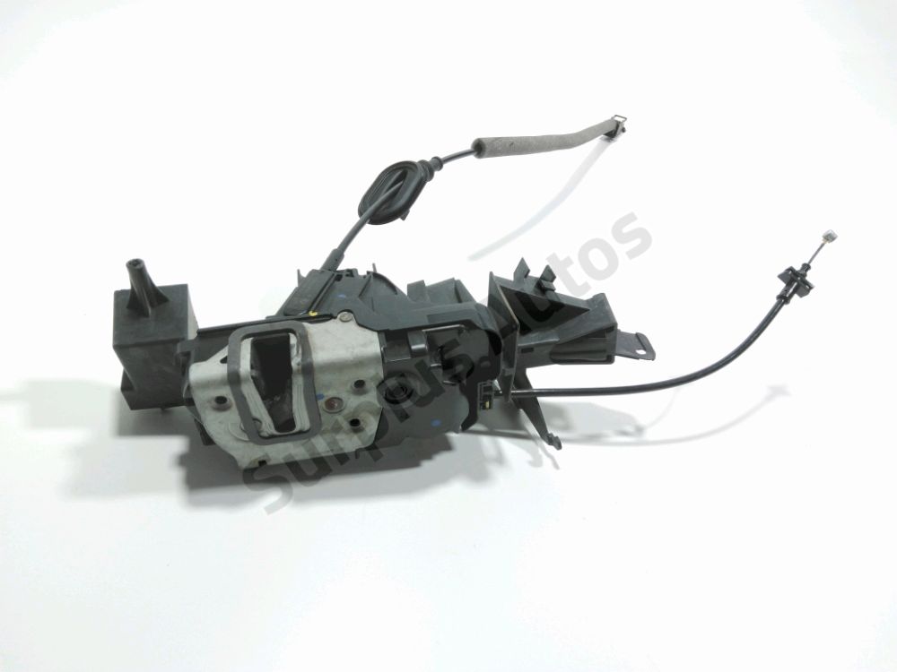 Serrure de porte avant droite