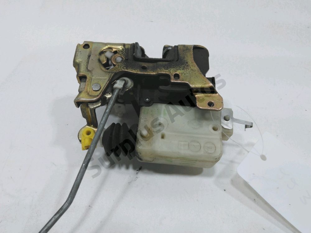 Serrure de porte avant droite