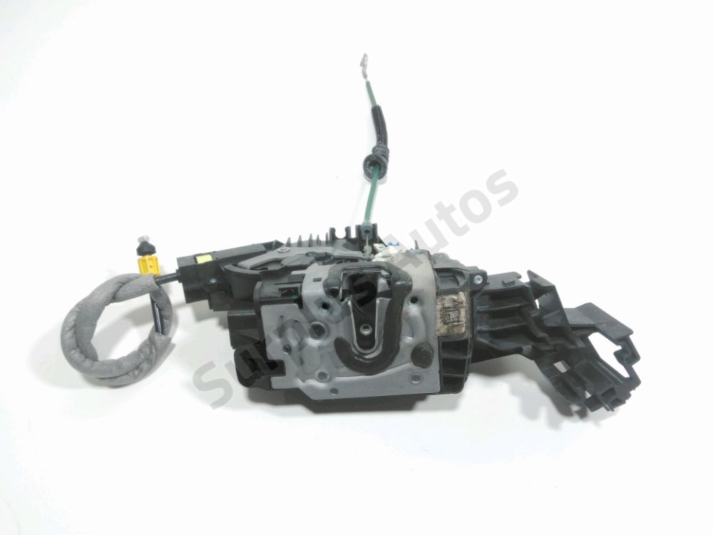 Serrure de porte avant droite