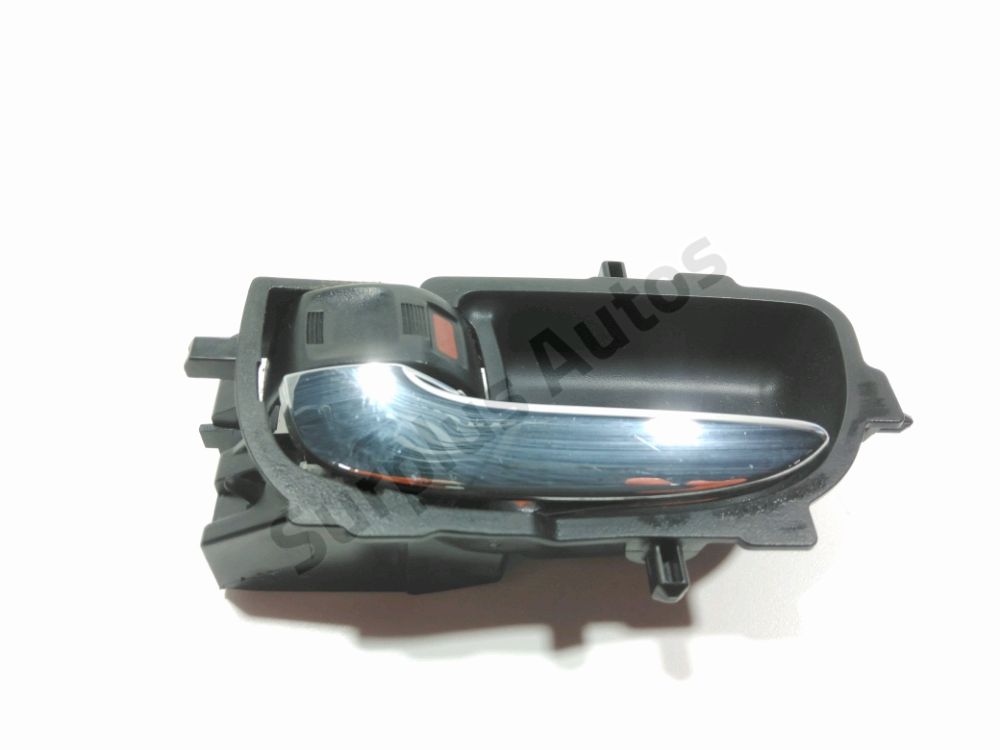 Poignee interieure porte avant gauche