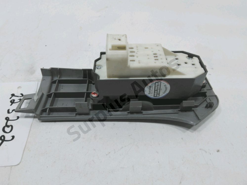 Commande lève-vitre avant gauche