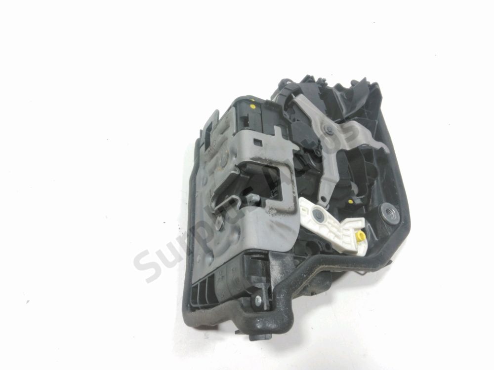 Serrure de porte avant droite