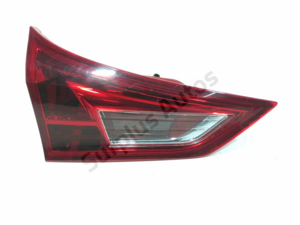 Feu arrière intérieur gauche