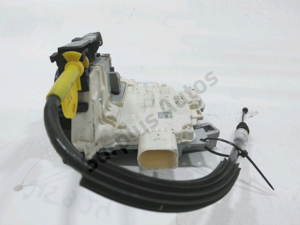 Serrure de porte avant droite