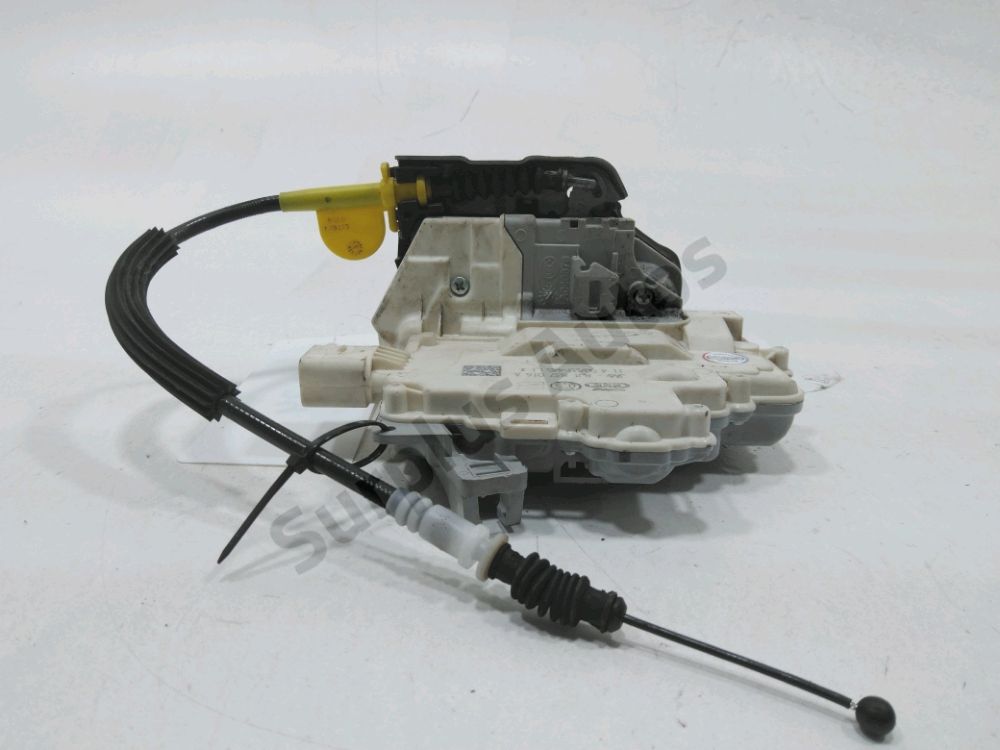 Serrure de porte avant droite