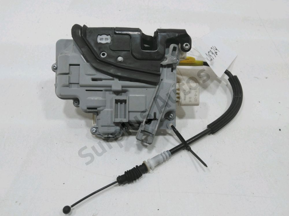 Serrure de porte avant droite