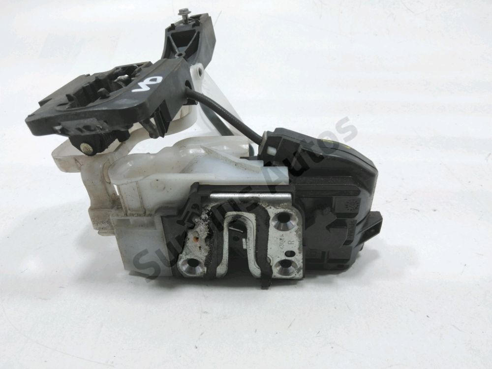 Serrure de porte avant droite