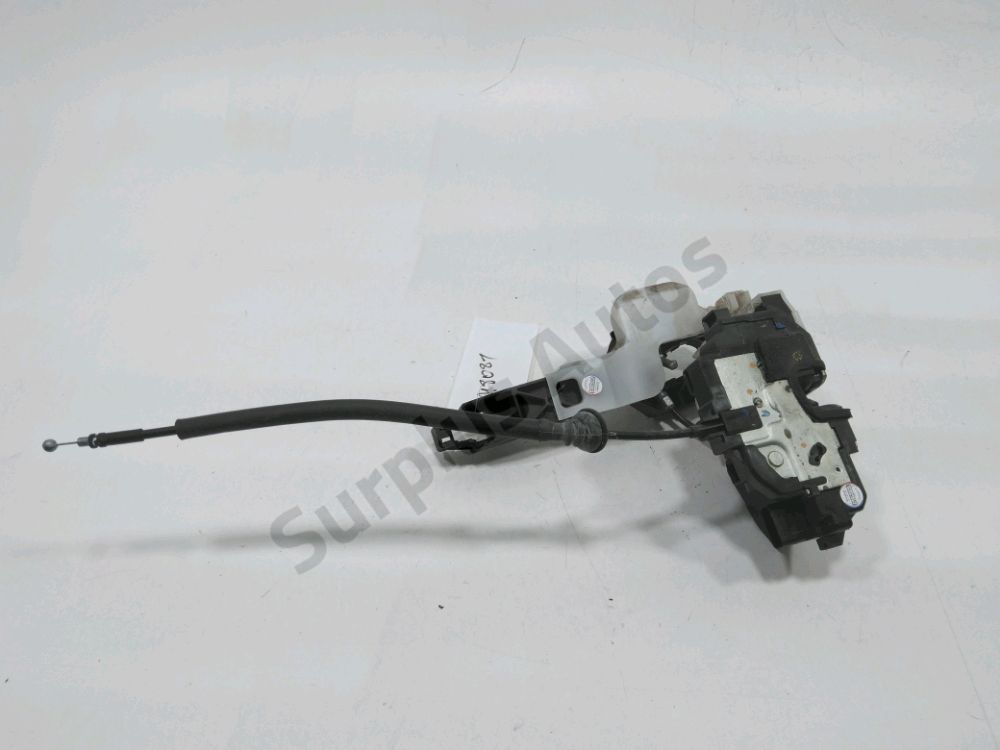 Serrure de porte avant droite