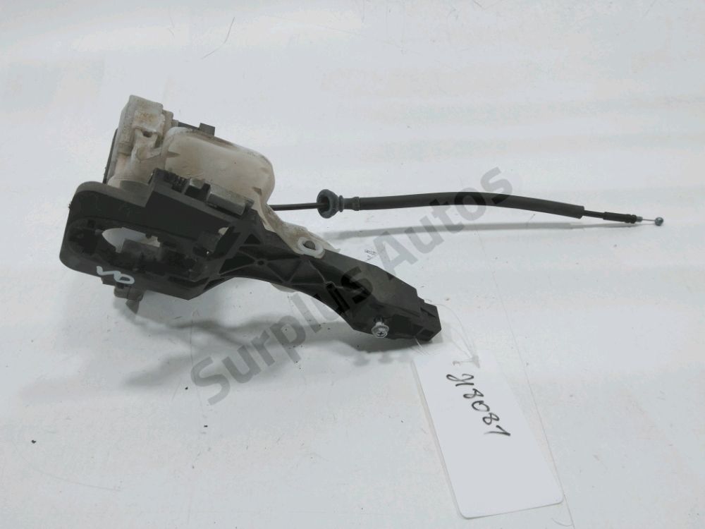 Serrure de porte avant droite