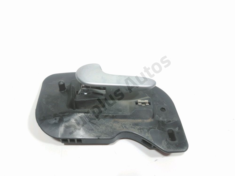 Poignee interieure porte avant gauche