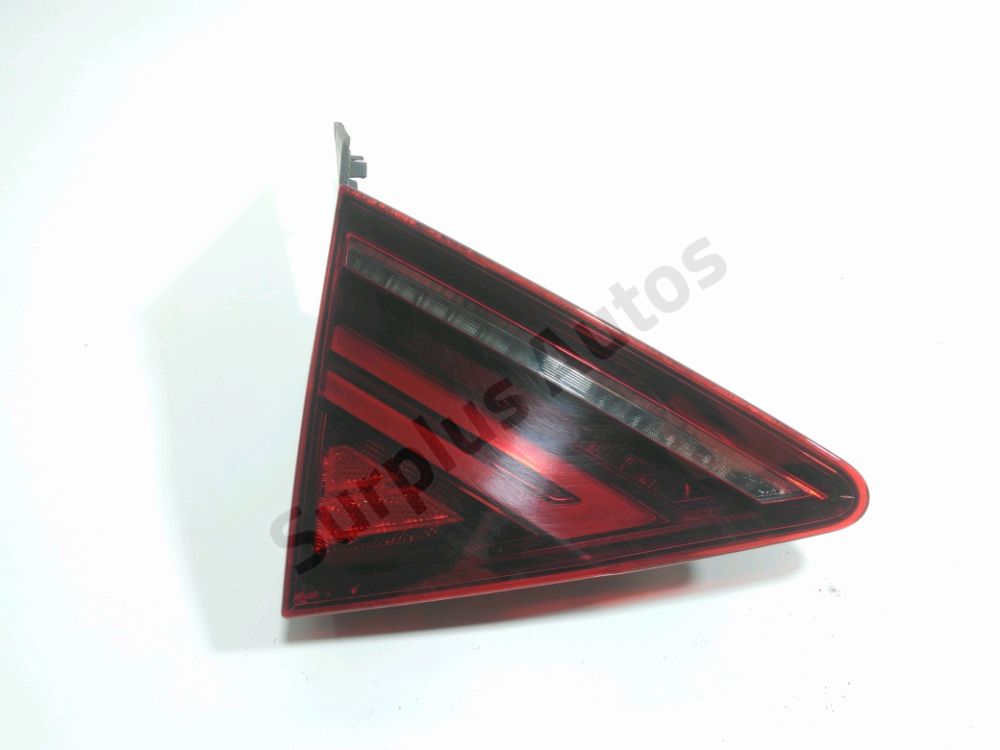 Feu arrière intérieur gauche