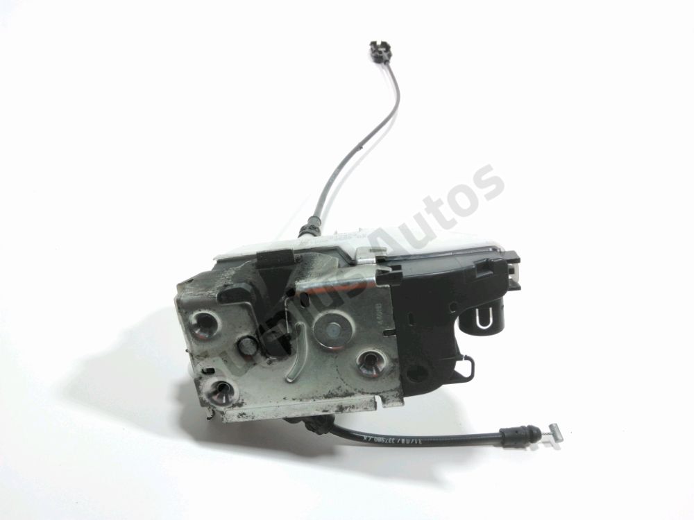 Serrure de porte avant droite