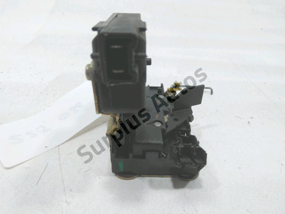 Serrure de porte avant droite