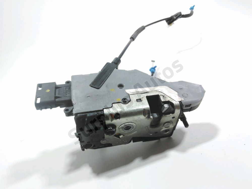 Serrure de porte avant droite