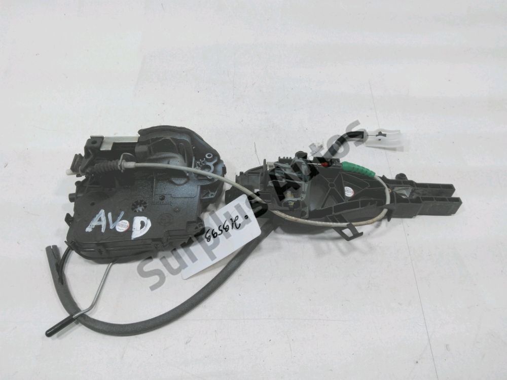 Serrure de porte avant droite