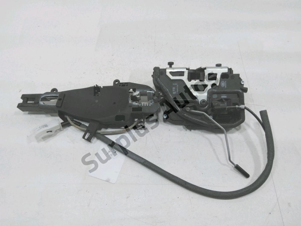 Serrure de porte avant droite