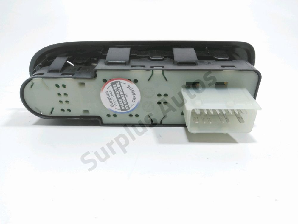 Commande lève-vitre avant gauche