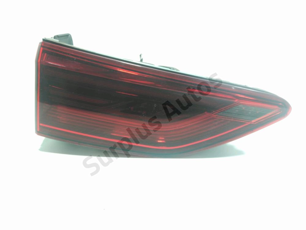 Feu arrière intérieur gauche