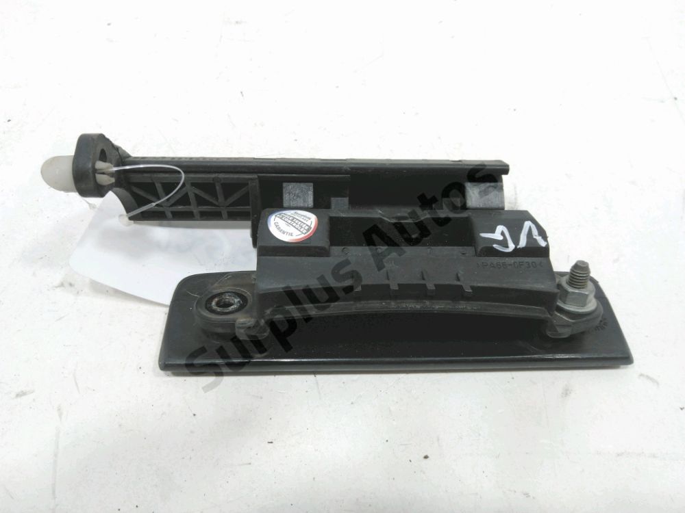 Poignée extérieure avant gauche