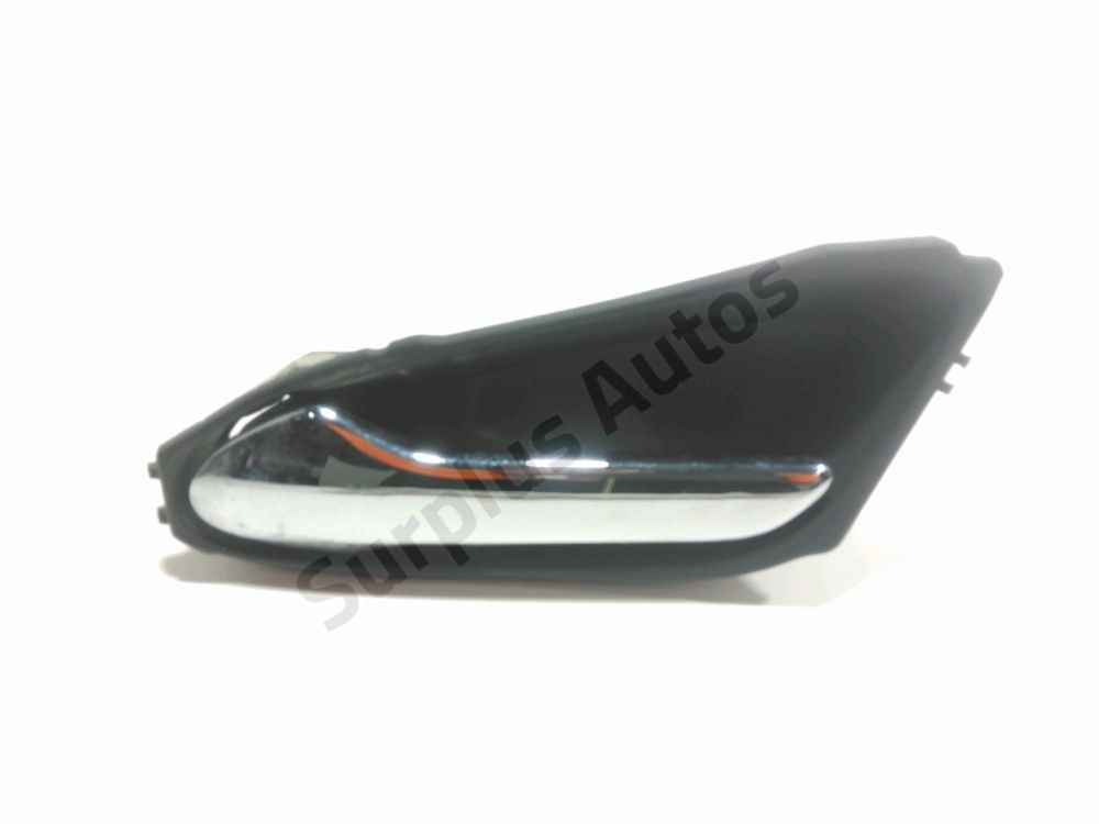 Poignee interieure porte avant gauche