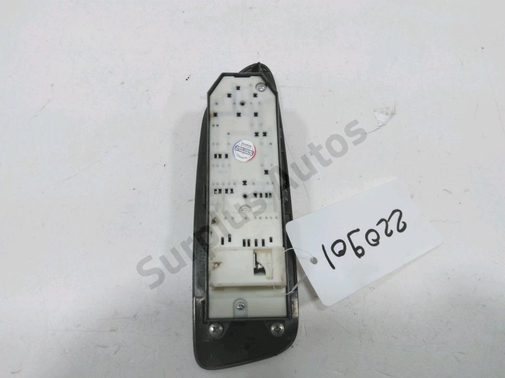 Commande lève-vitre avant gauche