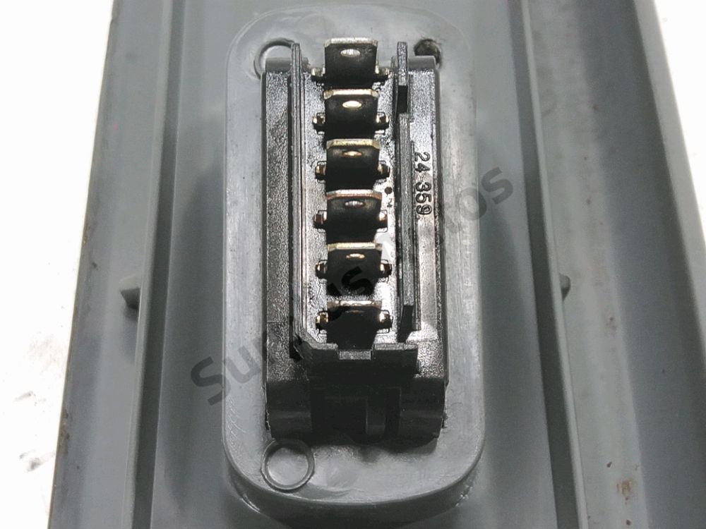 Commande lève-vitre avant droit