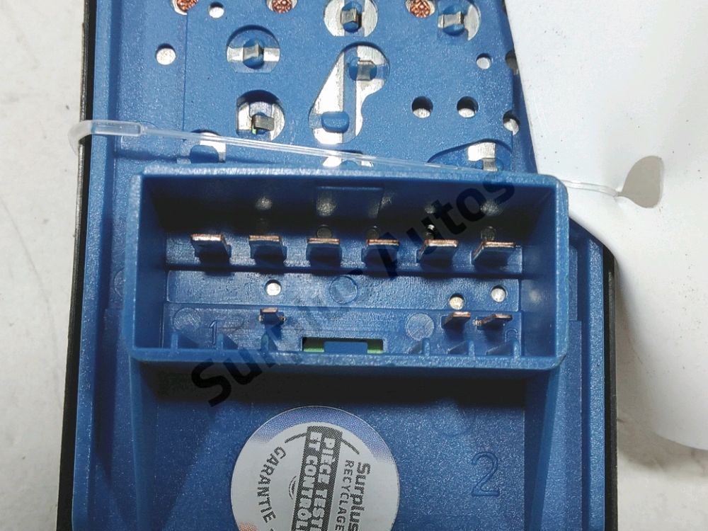 Commande lève-vitre avant gauche