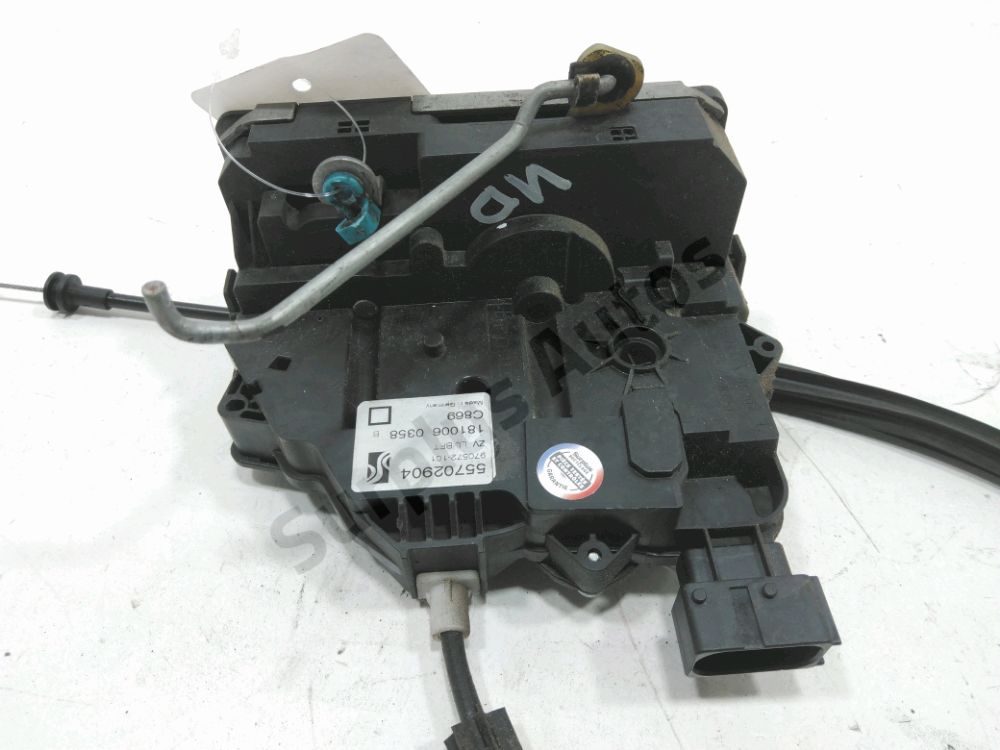 Serrure de porte avant droite