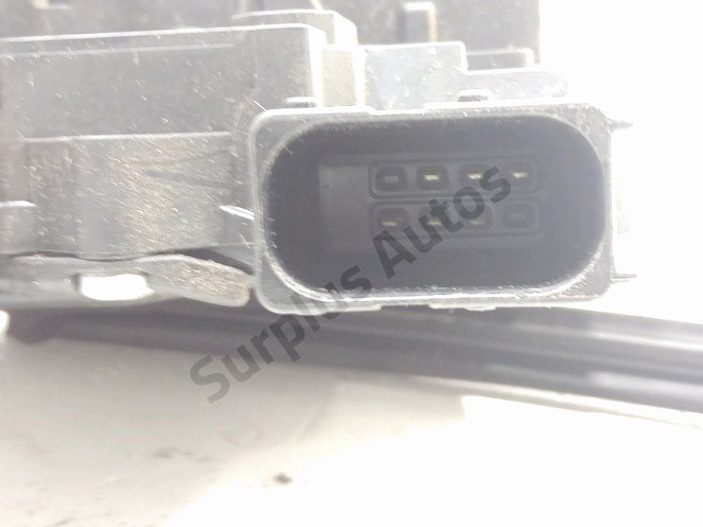 Serrure de porte avant droite