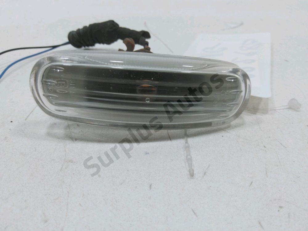 Repetiteur d'aile gauche