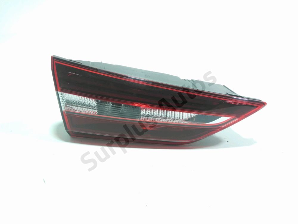 Feu arrière intérieur gauche