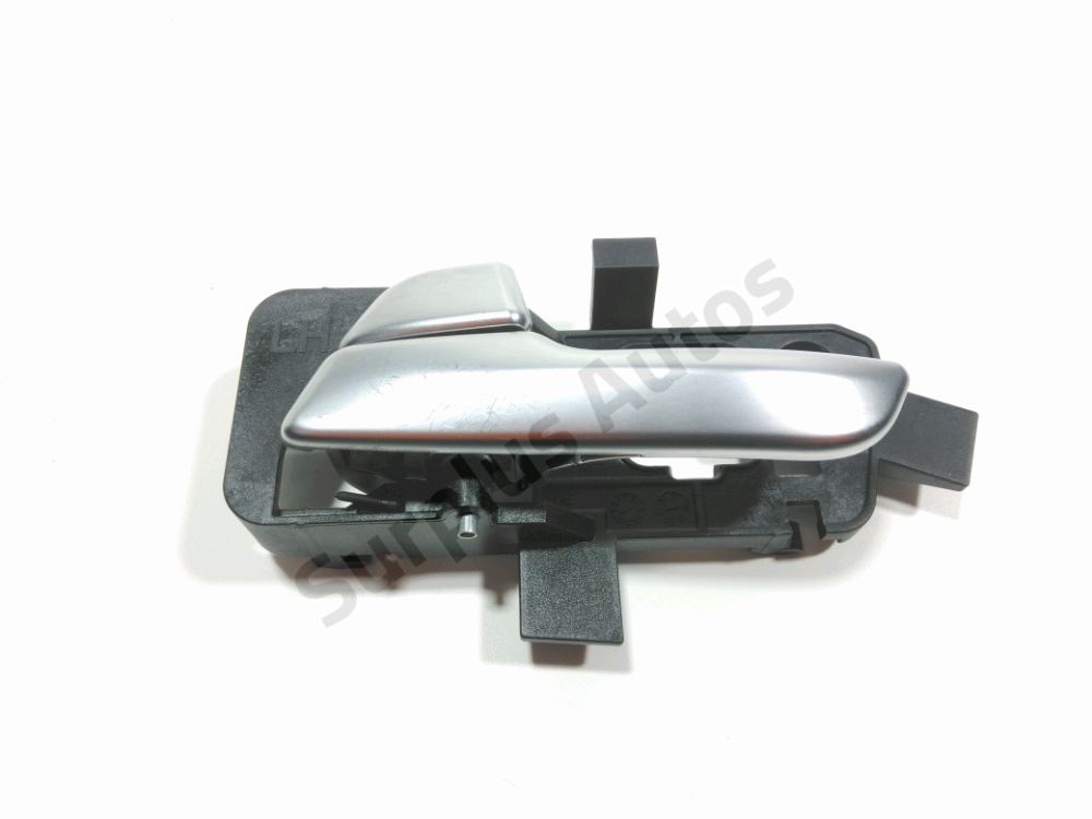 Poignee interieure porte avant gauche