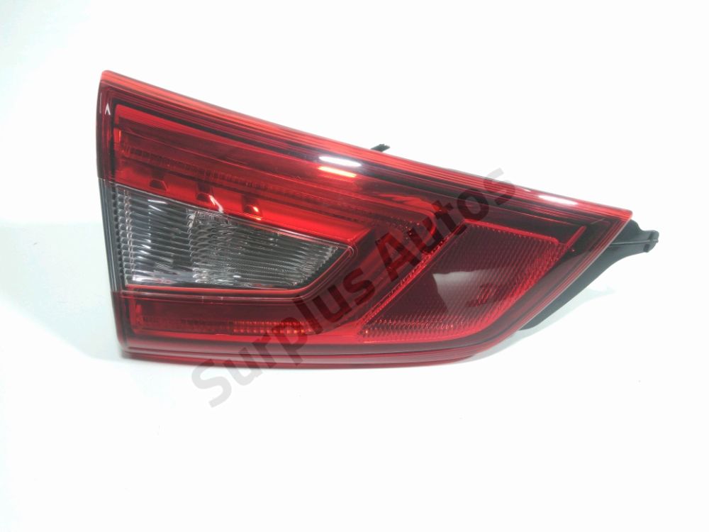 Feu arrière intérieur gauche