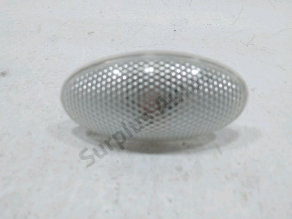 Repetiteur d'aile droit