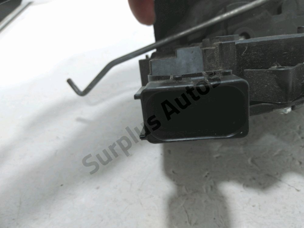 Serrure de porte avant gauche