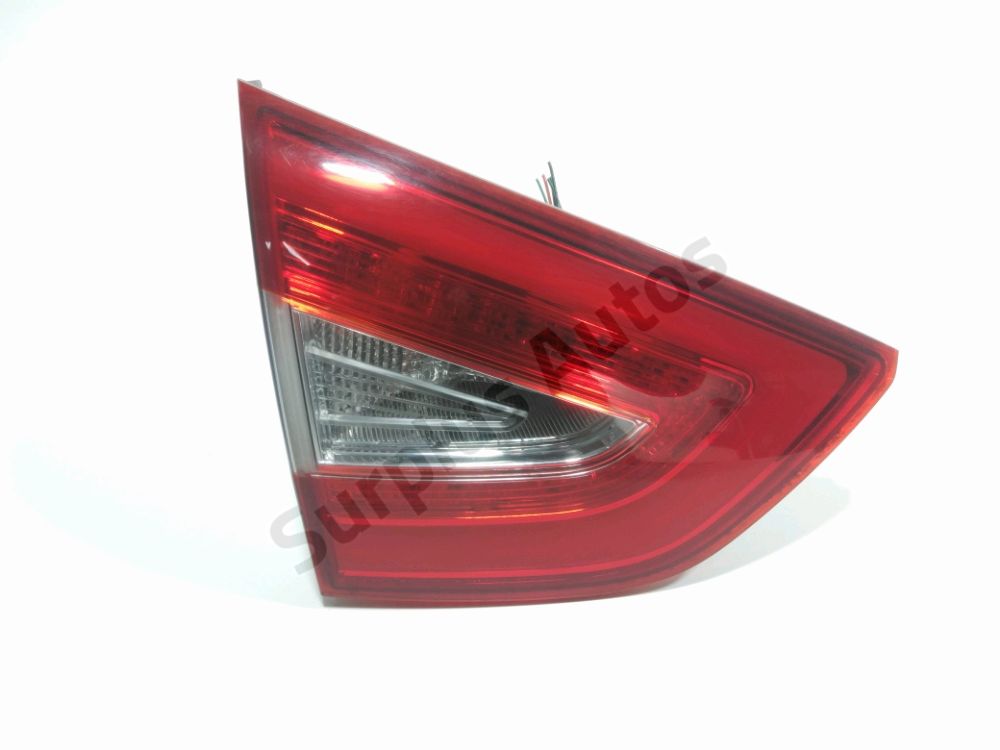 Feu arrière intérieur gauche